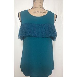 Ruffle shortsleeved blouse